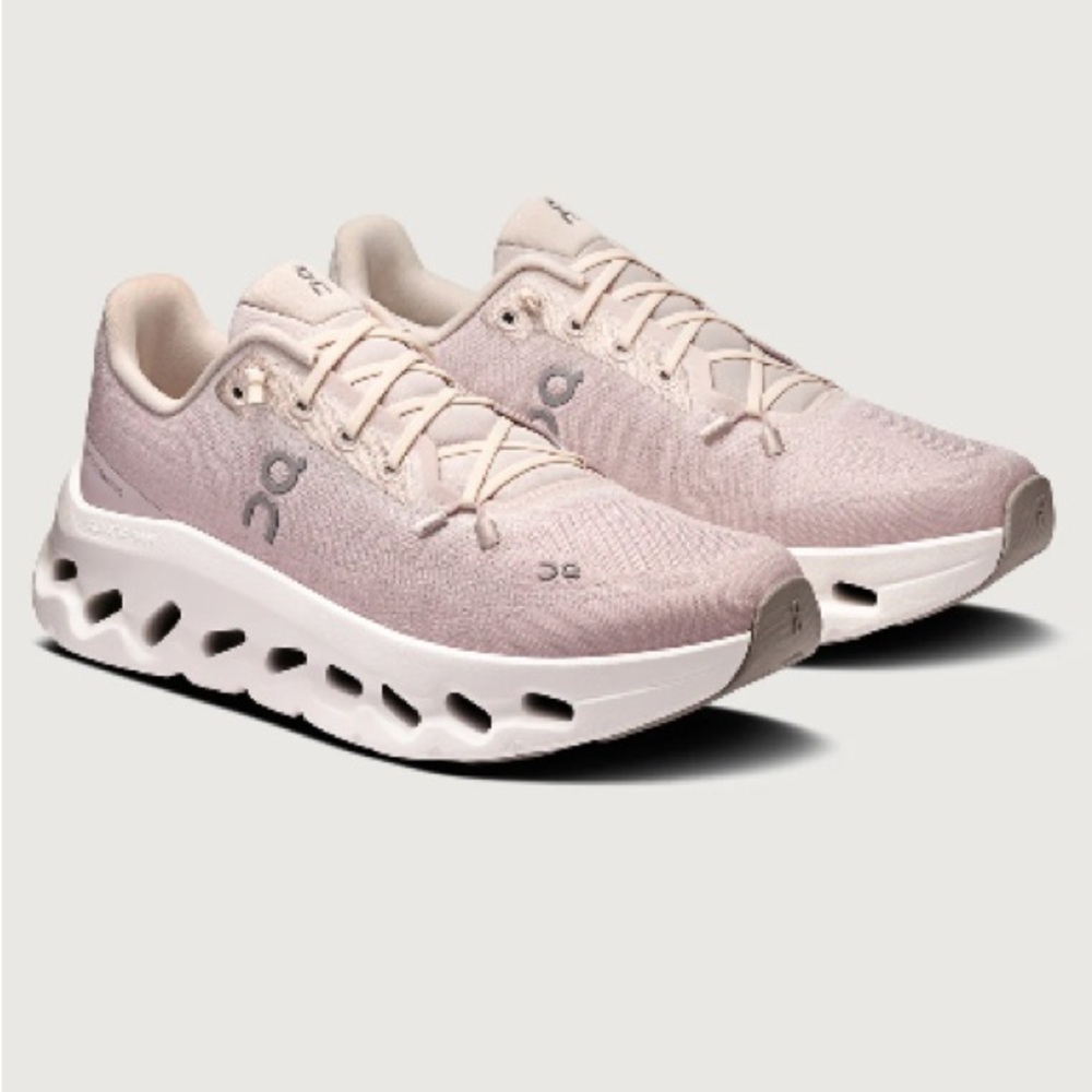 Like NEW On Cloudtilt Sneakers in Pearl Fade, Women’s US 7